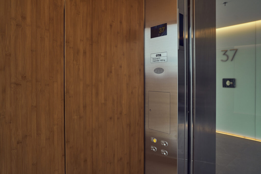 modernización mantenimiento ascensores colombia
